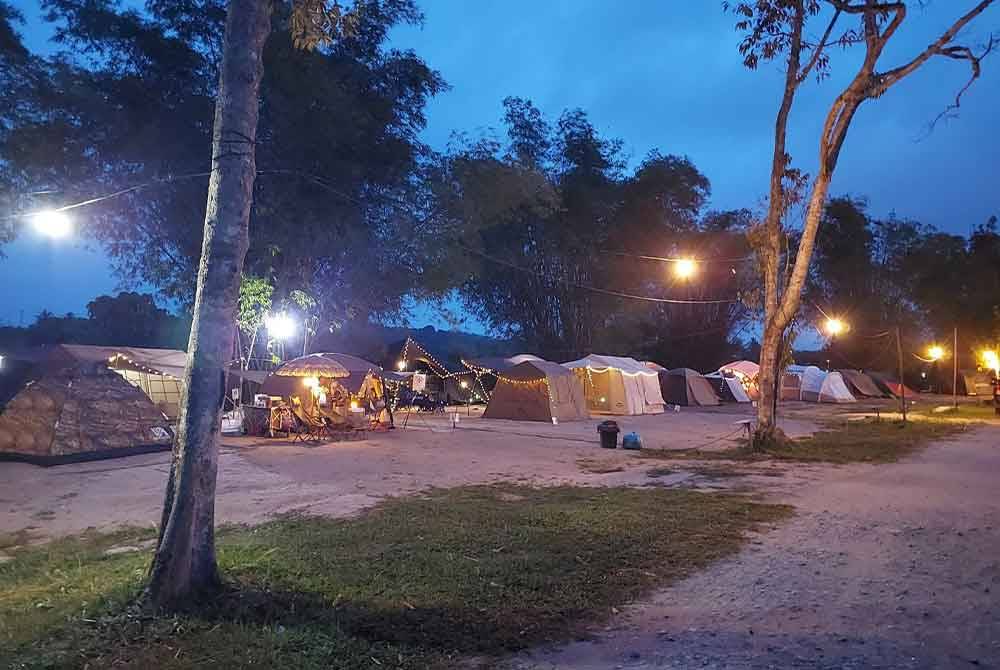 Suasana malam di Payo Campsite, Johol, Kuala Pilah.