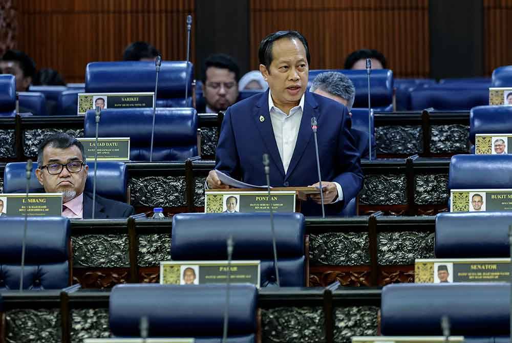 Timbalan Menteri Kerja Raya, Datuk Seri Ahmad Maslan menjawab Pertanyaan-pertanyaan bagi Jawab Lisan pada Sidang Dewan Rakyat di Bangunan Parlimen pada Isnin.Foto Bernama