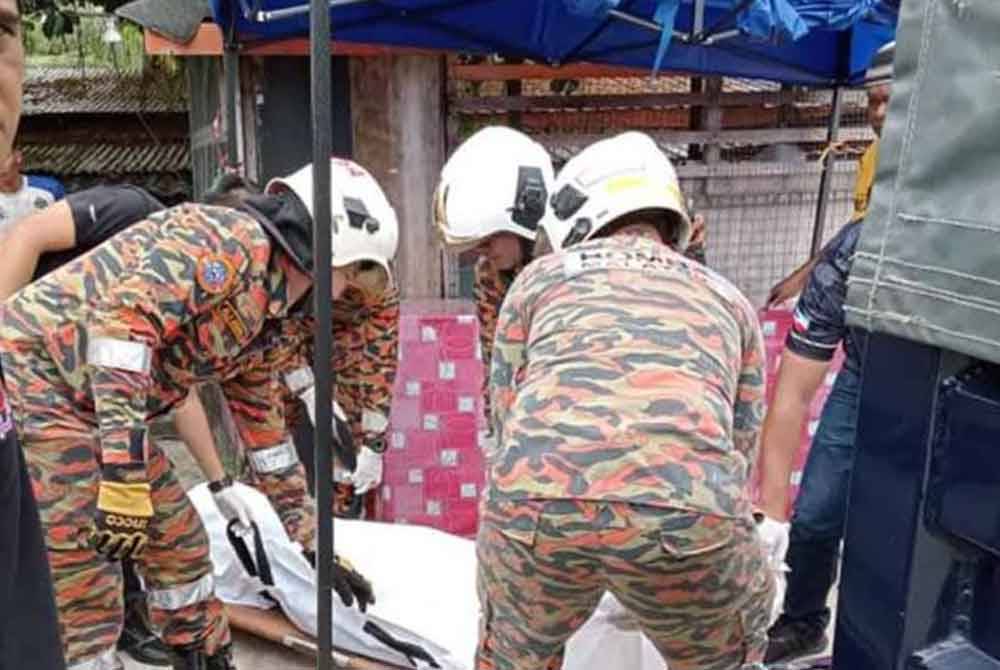 Remaja lelaki warga asing yang ditemukan maut akibat renjatan elektrik dipercayai terkena kabel elektrik daripada sambungan haram di kawasan setinggan di Kampung Datu Pangeran Batu 7.