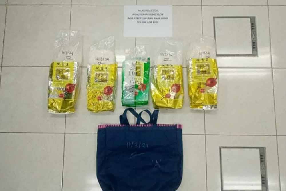 Hasil pemeriksaan didalam kereta telah menjumpai lima bungkus dadah disyaki jenis syabu anggaran berat 5,225 gram. Foto PDRM