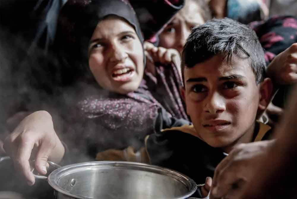 Rakyat Malaysia wajar menghentikan amalan membazir makanan dan mengambil iktibar penderitaan 2.4 juta penduduk Gaza yang kini diancam kebuluran.