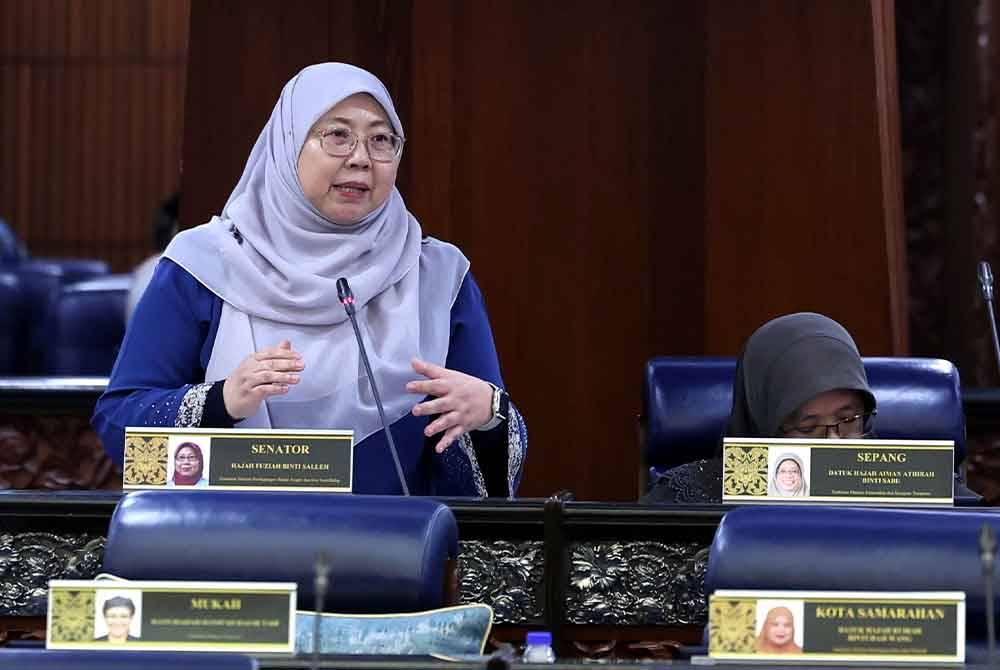 Timbalan Menteri Perdagangan Dalam Negeri dan Kos Sara, Hidup Senator Fuziah Salleh ketika Persidangan Dewan Rakyat di Bangunan Parlimen pada Rabu. Foto Bernama