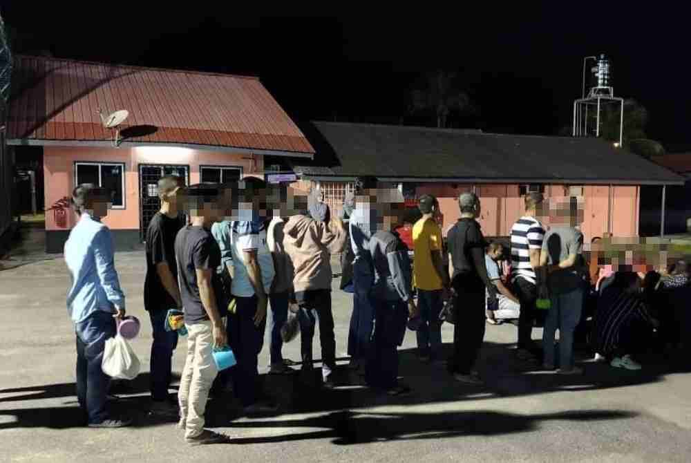 Pemindahan tahanan itu melibatkan mereka dari Depot Imigresen Tanah Merah (DITM).