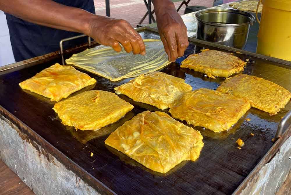 Martabak ayam dan daging mencecah RM7 ketika ini.