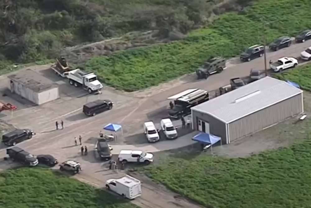 Sekurang-kurangnya 16 anggota SWAT cedera akibat letupan semasa latihan di FBI Special Agent Jerry Crowe Regional Tactical Training Facility, di bandar Irvine, California.