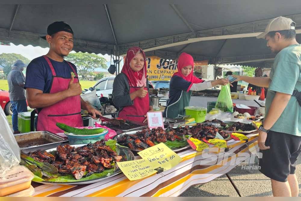 Mohamad Firdaus mengekalkan jualan ayam bakar serendah RM2.80 sejak dua tahun lalu.