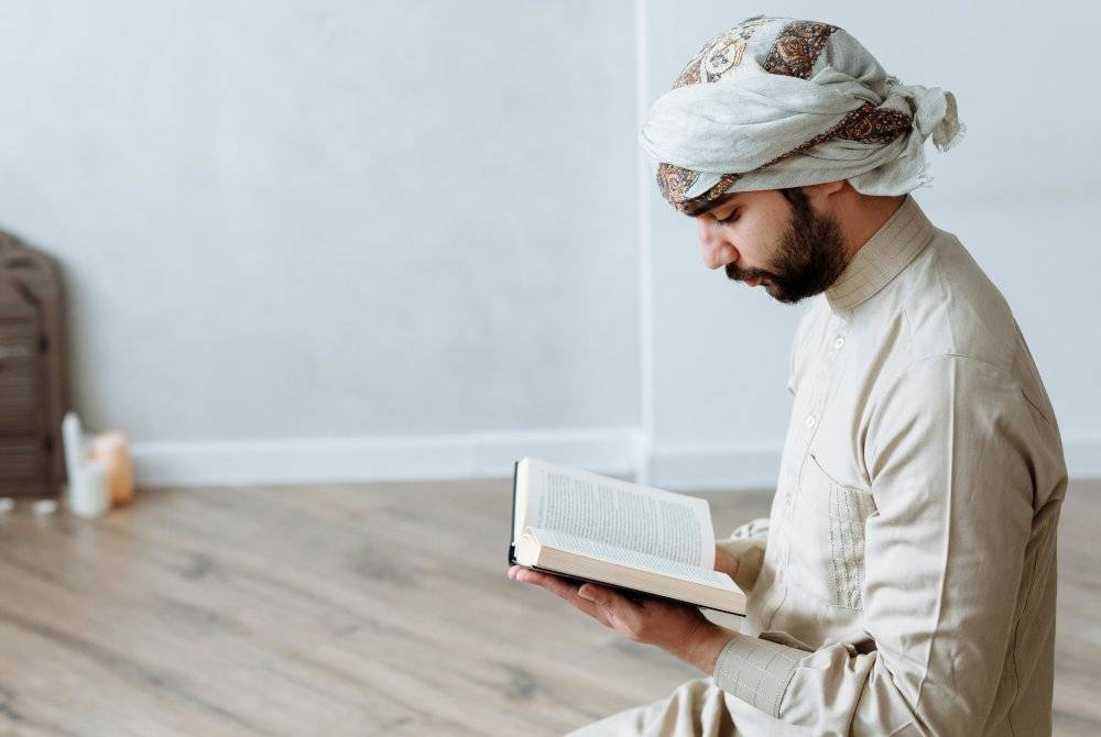 RAPATILAH diri kita dengan al-Quran kerana bulan Ramadan adalah bulan yang ramai bersungguh-sungguh menghidupkan hari dan hati mereka dengan al-Quran. Gambar Pexels.com