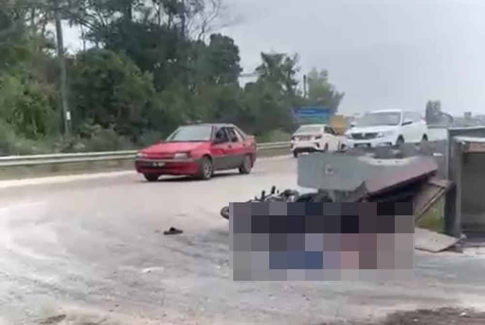 Seorang remaja maut selepas motosikal diboncengnya terlibat kemalangan dengan sebuah lori di Jalan Johor Bahru-Gelang Patah-Pendas, Iskandar Puteri, pada Jumaat.