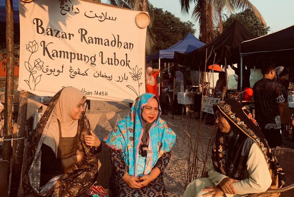 Bazar Ramadan Kampung Lubok, Tanah Merah berkonsep klasik iaitu zaman 50-an.