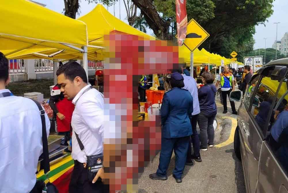 Pemeriksaan pematuhan syarat lesen peniagaa oleh penguat kuasa DBKL di bazar Ramadan Parlimen Seputeh pada Jumaat.