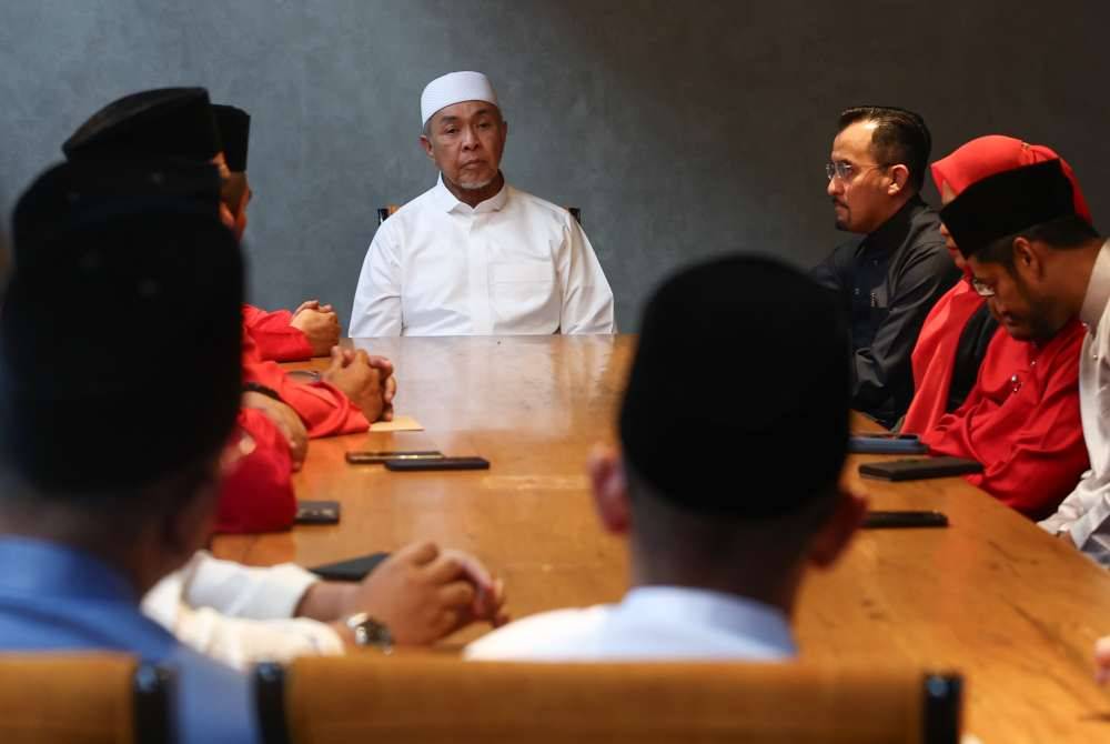 Presiden UMNO Datuk Seri Dr Ahmad Zahid Hamidi mengadakan pertemuan tertutup bersama 14 ketua bahagian UMNO Kelantan pada Sabtu. Foto Bernama