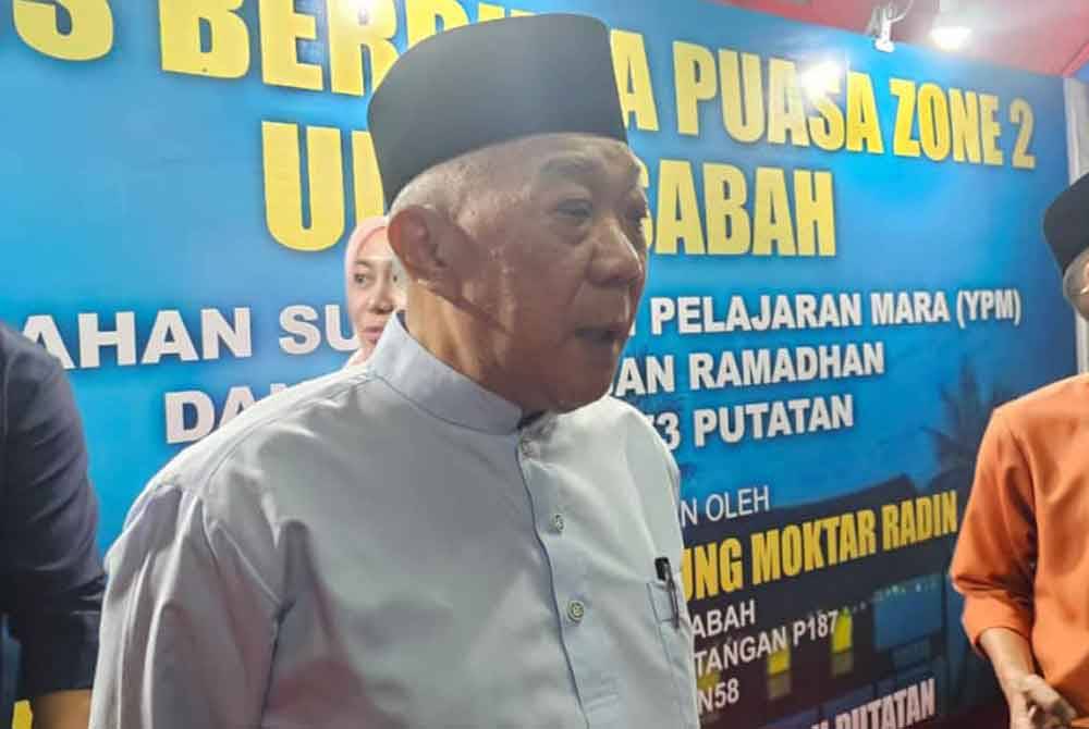 Bung Moktar ketika ditemui pemberita selepas Majlis Berbuka Puasa Zon 2 UMNO Sabah di Masjid Al-Hilal, Kampung Contoh, Putatan.