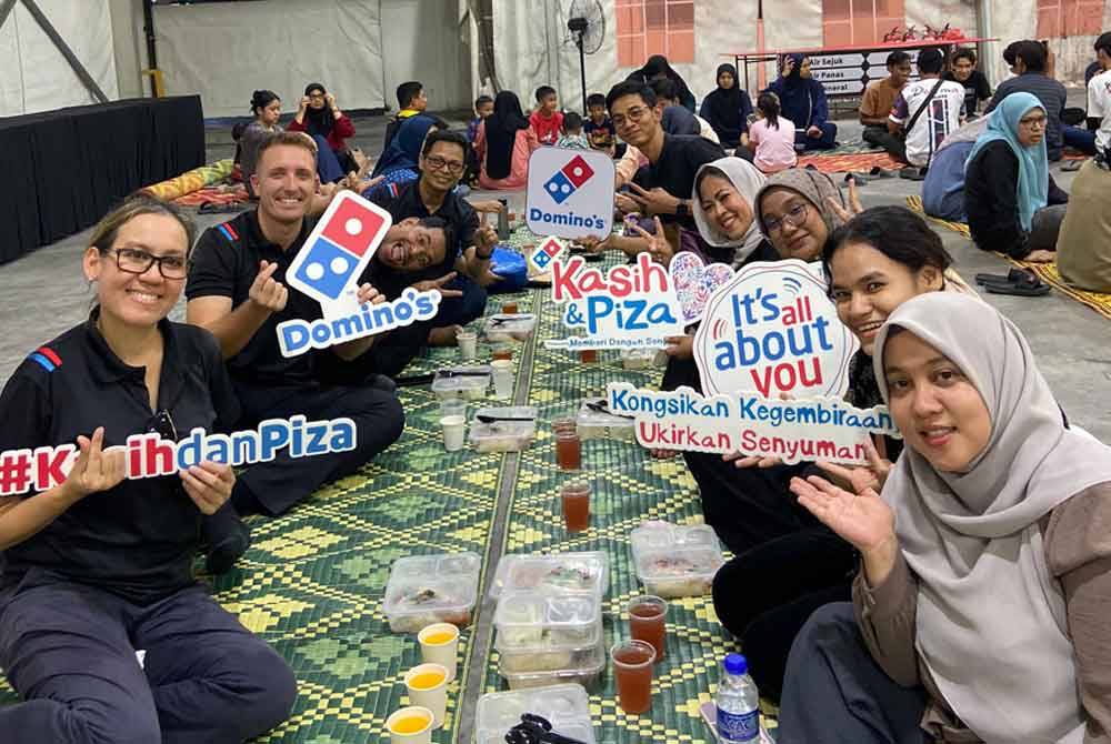 Menerusi sajian Infaq Kasih dan Piza, Domino’s membolehkan pelanggan membuat pembelian pukal 10 piza saiz regular pada harga hanya RM145 untuk 20 orang (10 kotak) sambil menikmati diskaun sehingga 60 peratus.