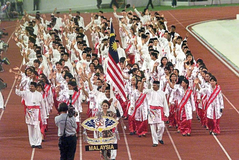 Imbas kembali... Perarakan kontinjen Malaysia semasa upacara perasmian pembukaan temasya Sukan Komanwel Kuala Lumpur 1998 di Stadium Nasional Bukit Jalil.