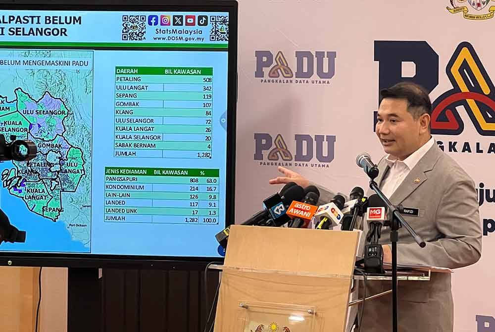 Rafizi ketika sidang akhbar di Putrajaya pada Isnin.