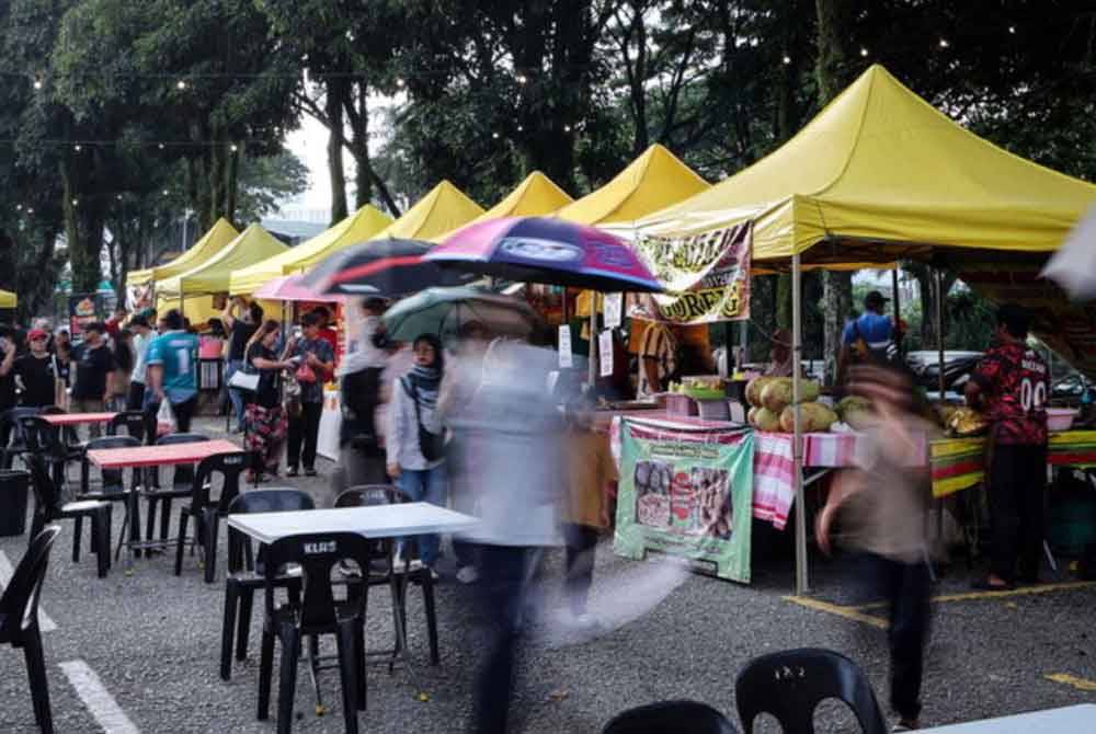 Pengguna disaran tidak menghebahkan maklumat berhubung kenaikan harga barangan yang tidak munasabah dalam media sosial tetapi melaporkannya terus kepada KPDN. Gambar hiasan