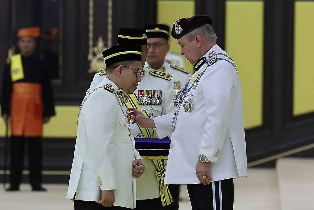 Yang di-Pertuan Agong, Sultan Ibrahim berkenan mengurniakan Darjah Seri Mahkota Wilayah yang membawa gelaran ‘Datuk Seri’ kepada Datuk Bandar Kuala Lumpur, Datuk Seri Kamarulzaman Mat Salleh pada Istiadat Pengurniaan Darjah Kebesaran, Bintang dan Pingat Wilayah Persekutuan bagi tahun 2024 di Istana Negara pada Selasa.