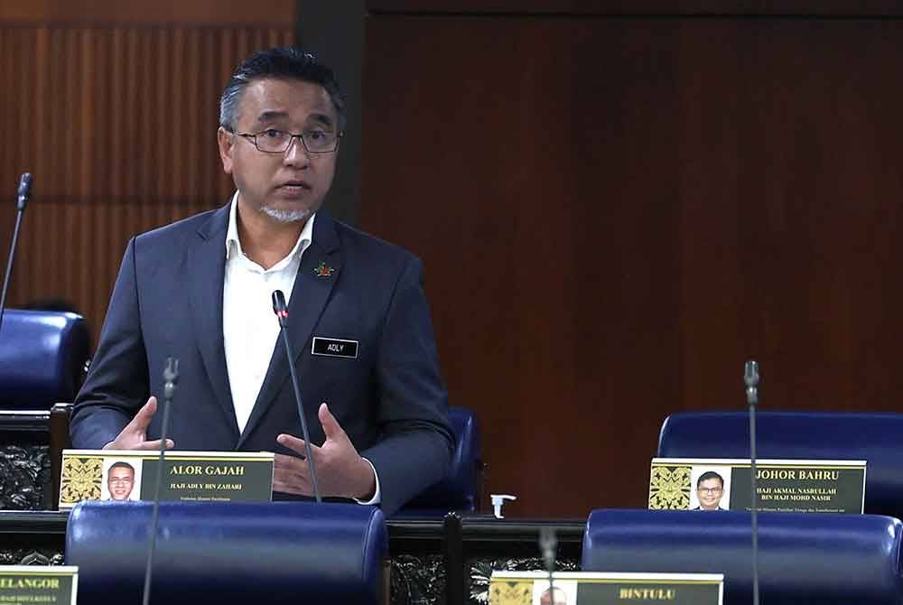 Timbalan Menteri Pertahanan, merangkap Ahli Parlimen Alor Gajah, Adly Zahari ketika sesi Waktu Pertanyaan-Pertanyaan Menteri sempena Sidang Dewan Rakyat di Bangunan Parlimen pada Selasa.Foto Bernama