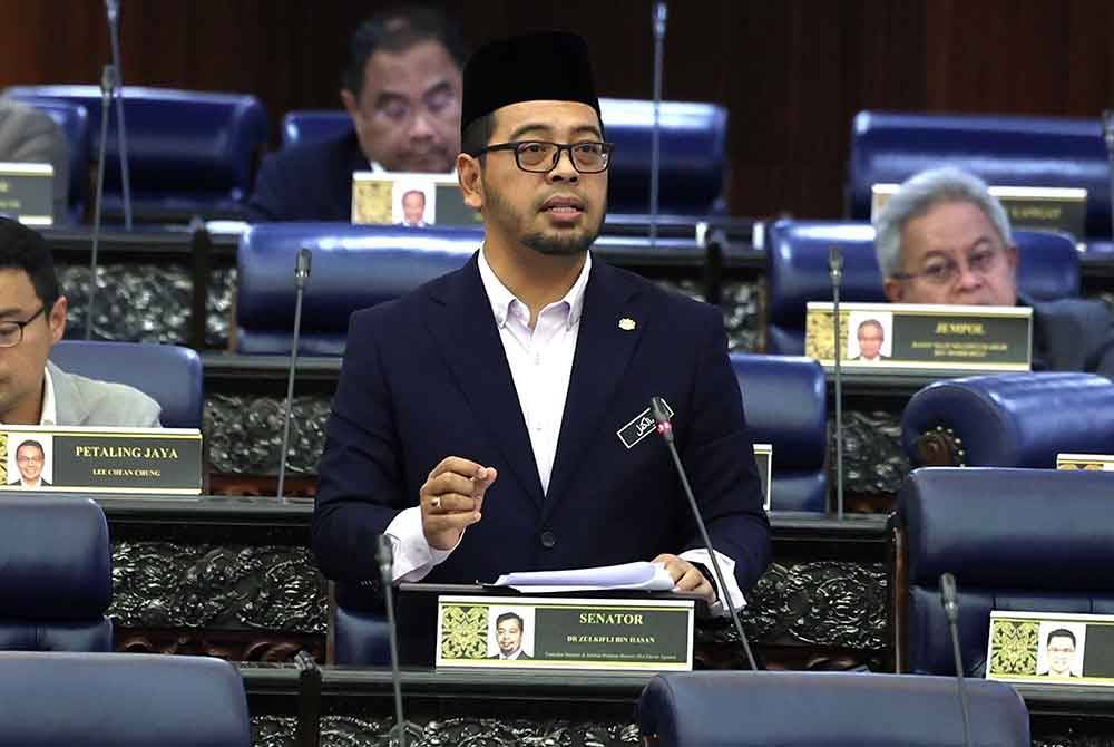 Timbalan Menteri di Jabatan Perdana Menteri (Hal Ehwal Agama) Senator Dr Zulkifli Hasan ketika sesi Waktu Pertanyaan-Pertanyaan Menteri sempena Sidang Dewan Rakyat di Bangunan Parlimen pada Selasa. Foto Bernama