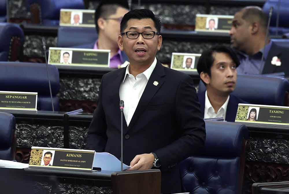 Timbalan Menteri Luar Negeri merangkap Ahli Parlimen Kimanis Datuk Mohamad Alamin ketika sesi Waktu Pertanyaan-Pertanyaan Menteri sempena Sidang Dewan Rakyat di Bangunan Parlimen pada Selasa. Foto Bernama