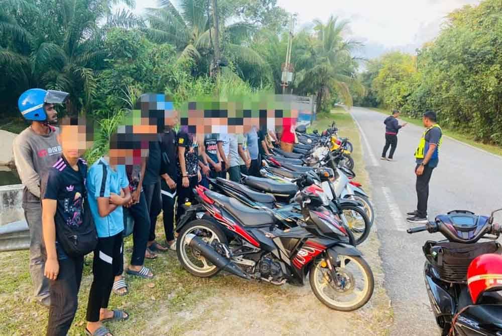 Polis mengeluarkan sebanyak 51 saman atas pelbagai kesalahan lalu lintas dalam Op Samseng Jalanan di Pasir Puteh pada Isnin.