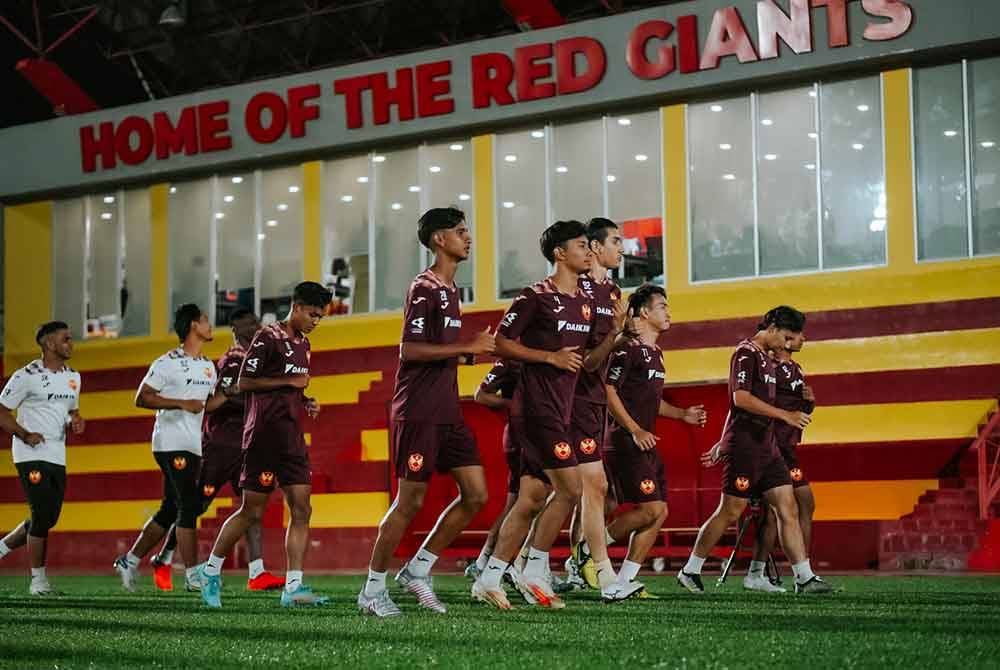 Pemain Selangor FC giat menjalani latihan sebagai persiapan menghadapi saingan Liga Super 2024/25, ACL2. Foto Selangor FC