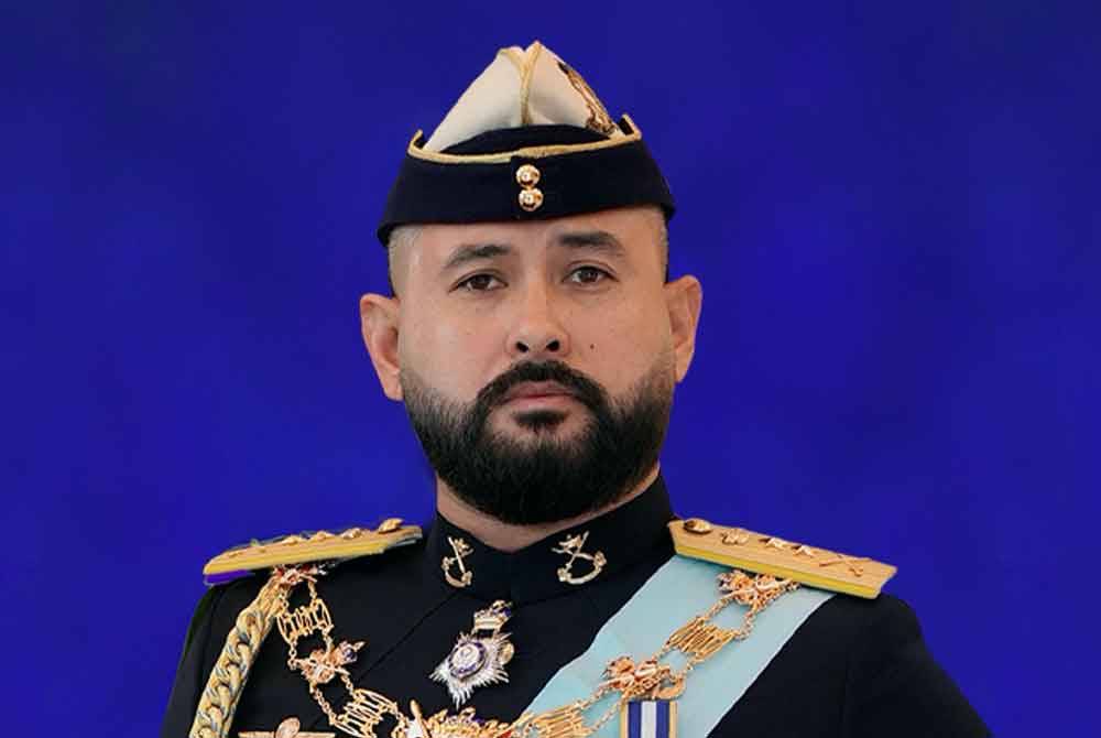 Pemangku Sultan Johor, Tunku Mahkota Ismail Sultan Ibrahim mengucapkan syabas kepada MAINJ dan Polis Diraja Malaysia atas tindakan yang telah diambil berhubung isu penjualan stoking tertera kalimah ALLAH yang tular, baru-baru ini. Foto fail Bernama