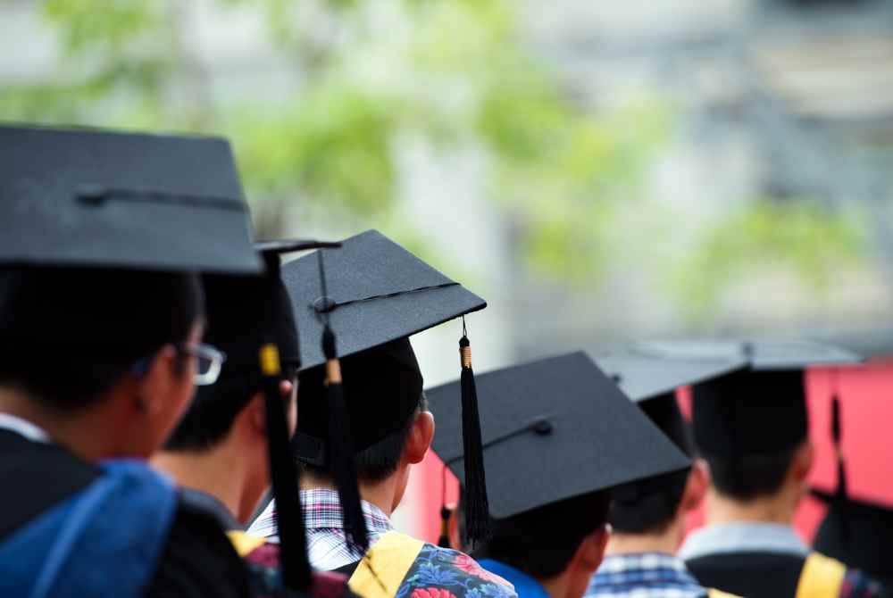 Sejumlah besar graduan yang sedia ada yang tidak sesuai untuk mengisi kerja kemahiran tinggi manakala syarikat menghadapi kesukaran mengisi kerja berkemahiran tinggi yang sedia ada. Gambar hiasan 123RF