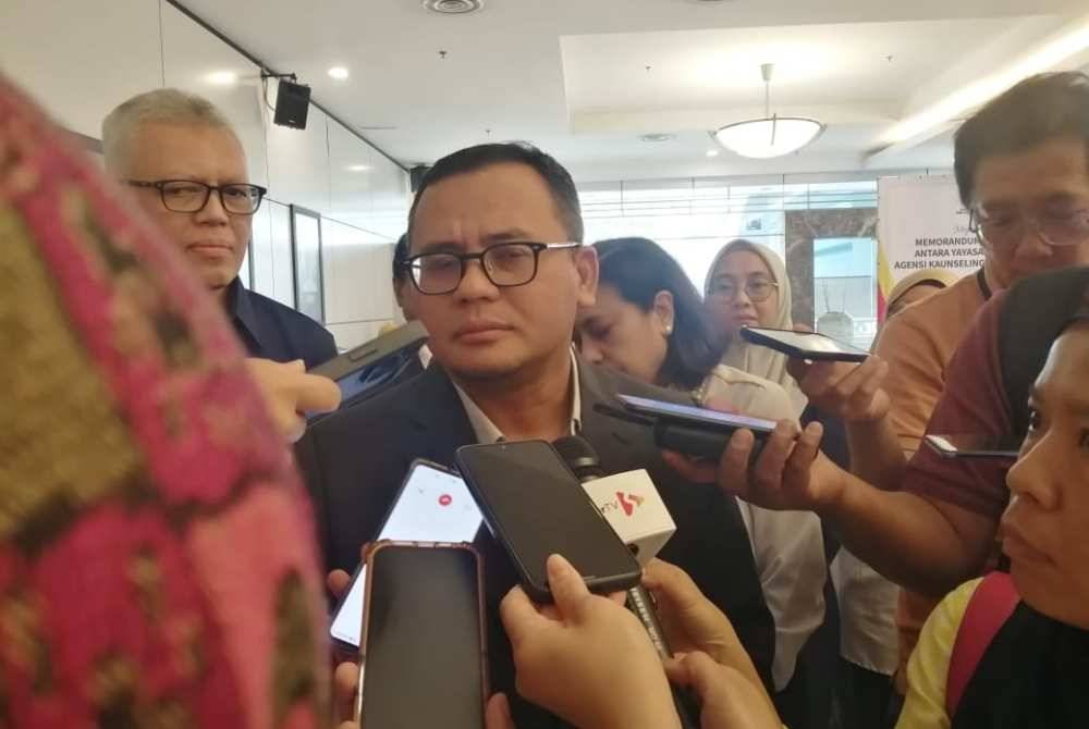 Amirudin ditemui pemberita pada Majlis Menandatangani MoU Yayasan Hijrah Selangor (YHS) dengan Agensi Kaunseling dan Pengurusan Kredit (AKPK) di Bangunan SSAAS pada Rabu.