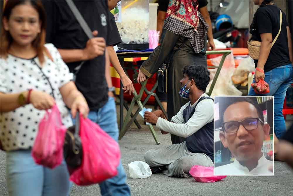 Pengemis warga asing (duduk) menjalankan aktiviti meminta sedekah di Bazar Ramadan Jalan Raja Alang Kampong Baru. (Gambar kecil: Harun)