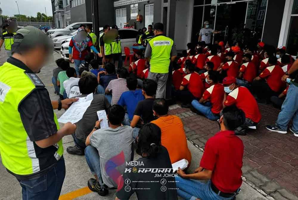 Sebahagian daripada pekerja asing yang diperiksa oleh Imigresen Johor dalam serbuan di sebuah kilang di Johor Bahru pada Rabu.