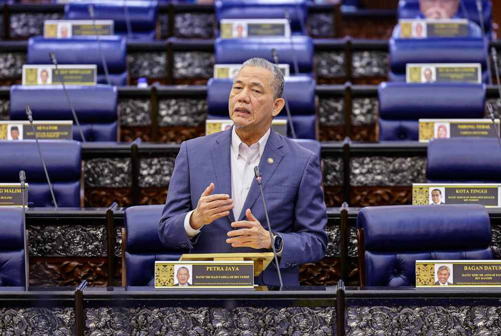 Fadillah ketika sesi soal jawab Pertanyaan-Pertanyaan Jawab Lisan pada Persidangan Dewan Rakyat di Bangunan Parlimen hari ini. Foto Bernama