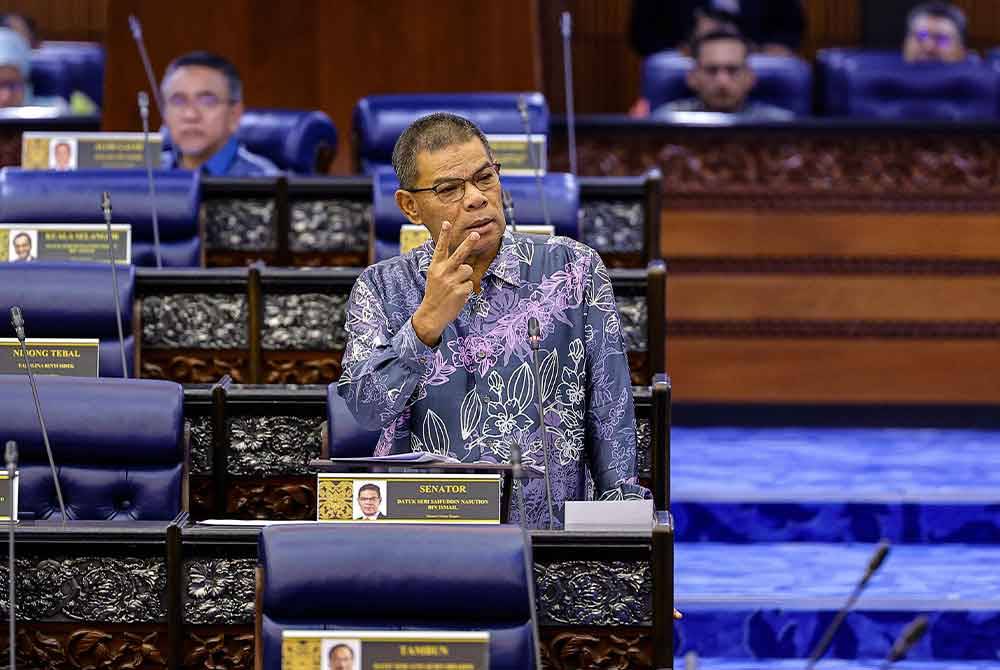 Saifuddin Nasution ketika sesi soal jawab Pertanyaan-Pertanyaan Jawab Lisan pada Sidang Dewan Rakyat di Bangunan Parlimen hari ini. Foto Bernama