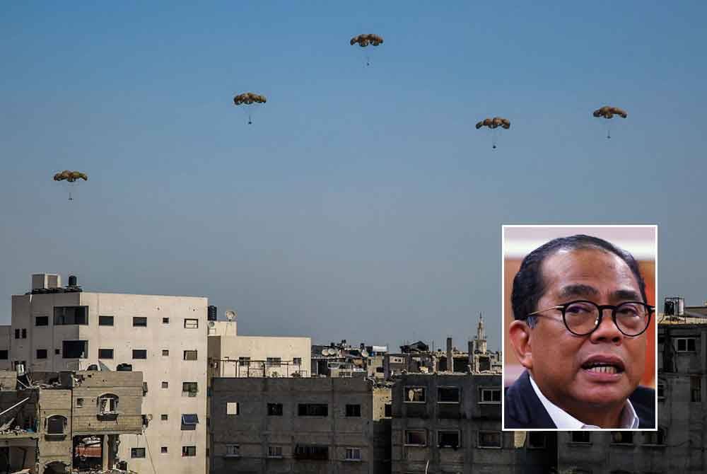 Bungkusan bantuan kemanusiaan yang diikat pada payung terjun dijatuhkan dari pesawat tentera di atas Kota Gaza pada Rabu - Foto: AFP, gambar kecil: Mohamed Khaled Nordin