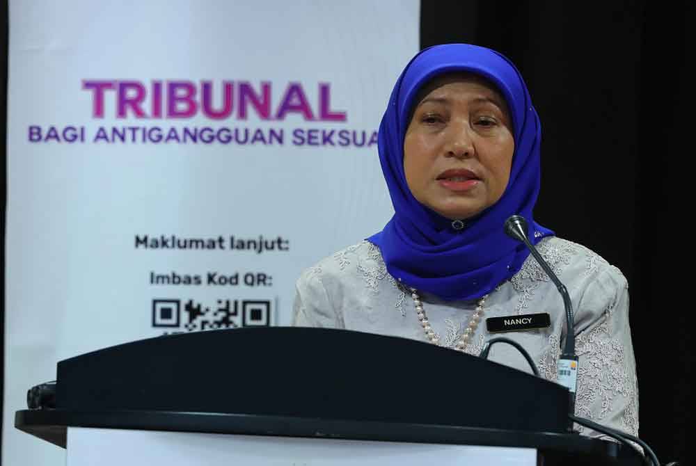 Nancy Shukri ketika sidang akhbar pada Majlis Penyampaian Watikah Pelantikan Anggota Tribunal Bagi Antigangguan Seksual di kementeriannya hari ini. - Foto: Bernama