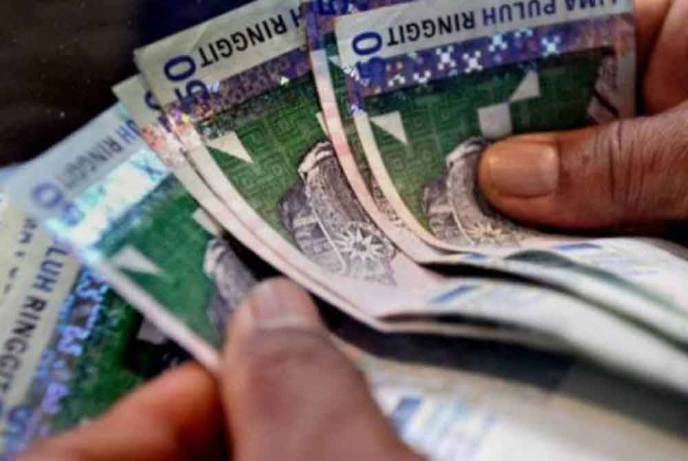 Kerajaan Selangor mengumumkan pemberian bantuan khas kewangan sempena Hari Raya Aidilfitri sebanyak sebulan gaji atau minimum RM1,000 kepada anggota perkhidmatan kerajaan negeri. - Gambar hiasan