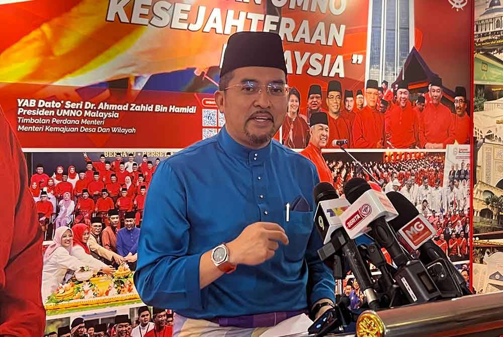 Asyraf Wajdi ketika sidang akhbar selepas mesyuarat MKT UMNO di Menara Dato Onn pada Jumaat.