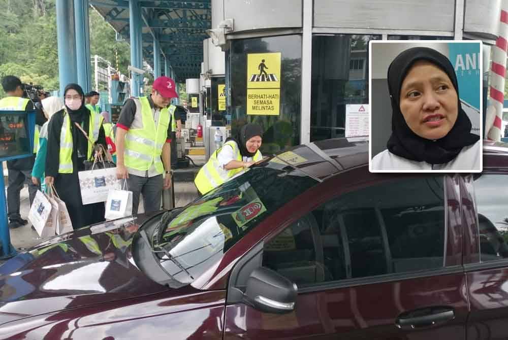 Edaran pek Ramadan ‘on-the-go’ diedarkan kepada pengguna di Plaza Tol Gombak sempena Kempen Kesedaran Jalan Raya Ramadan dan Syawal pada Jumaat. Gambar kecil: Radzimah