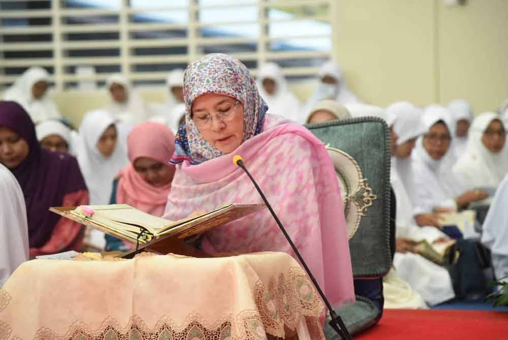 Tunku Azizah turut mengalunkan bacaan al-Quran pada Majlis Tadarus dan Mahabbah Al-Quran pada Sabtu.