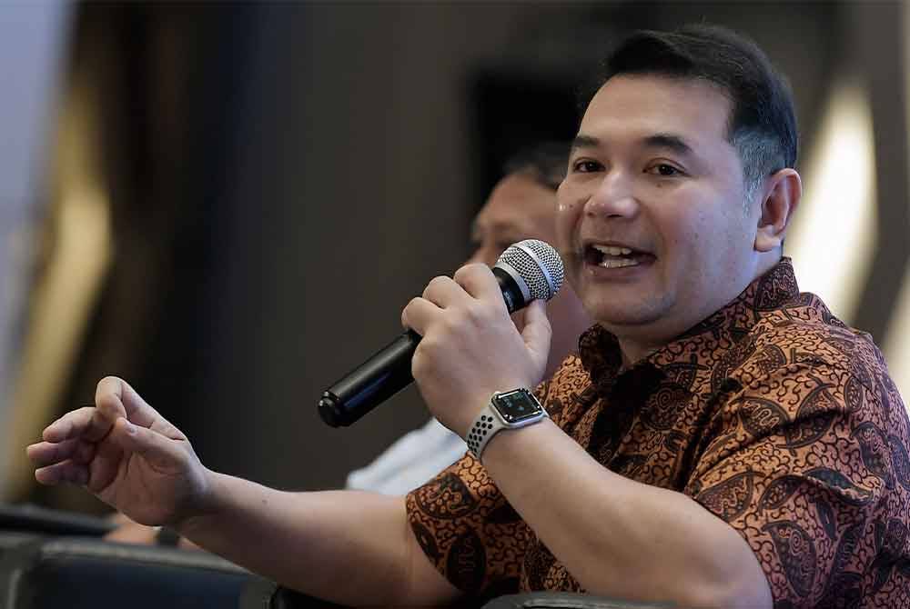 Rafizi ketika Sesi Town Hall berkenaan Sistem Pangkalan Data Utama (PADU) di Pusat Konvensyen Majlis Bandaraya Shah Alam Seksyen 13, Shah Alam, Selangor hari ini. Foto Bernama