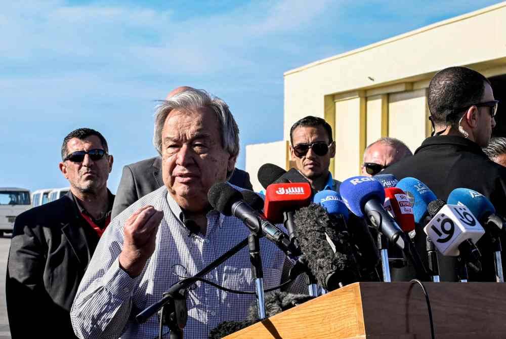 Guterres bercakap kepada media di Lapangan Terbang Antarabangsa El-Arish di wilayah timur laut Mesir di Sinai Utara. Foto AFP