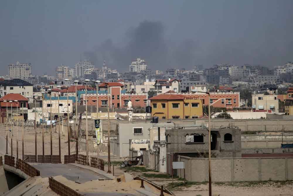 WHO menggesa pasukan pendudukan Israel segera menarik balik kepungan mereka ke atas Hospital Al-Shifa di bandar Gaza. Foto EPA