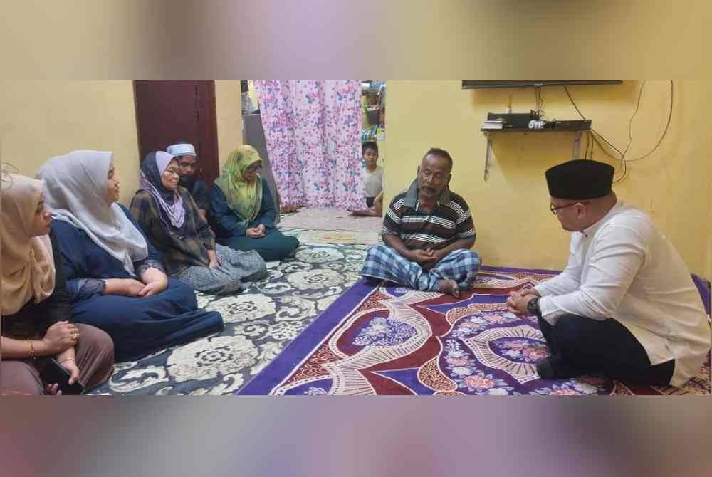 Ahli keluarga mangsa berkongsi mengenai sifat Allahyarham ketika kunjungan Ketua Bahagian Gagasan Rakyat Segama di kediamannya di Kampung Silabukan Peringkat 4, Tungku, Lahad Datu.