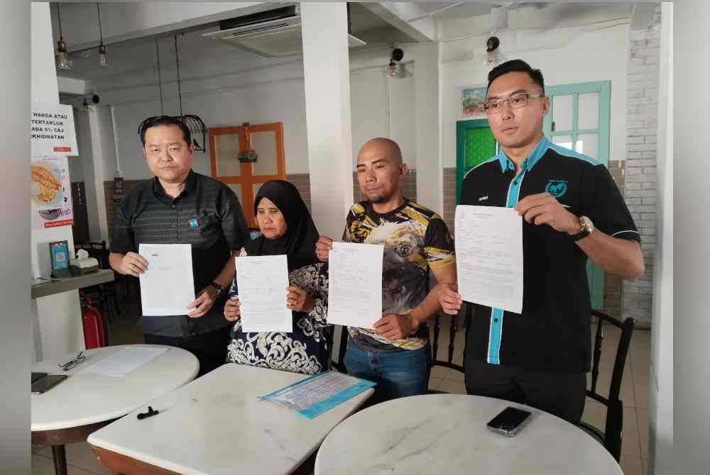 (Dari kiri) Derick, Nur Aniyah, Abdul dan Daniel dalam sidang akhbar di Restoran Uncle Lim&#039;s, Sea Park, Petaling Jaya pada Selasa.