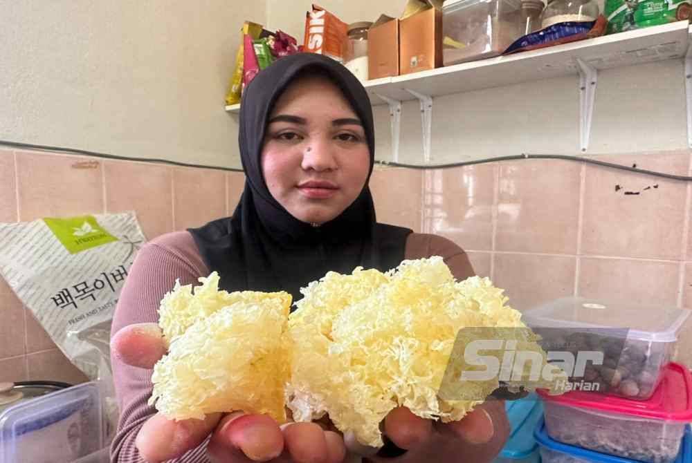 Mariani menunjukkan kulit putih kering yang dibeli dari Thailand.