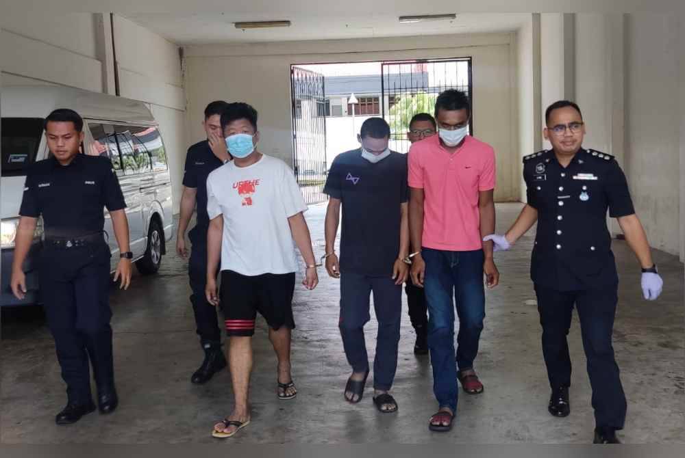 Ketiga-tiga tertuduh diiringi pegawai dan anggota polis selepas selesai dituduh di Mahkamah Majistret dan Mahkamah Sesyen di Alor Setar pada Rabu.