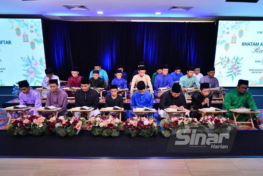 Sekolah Menengah Kebangsaan (SMK) Seksyen 19 buat julung kalinya menganjurkan majlis khatam al-Quran di Kompleks Kumpulan Karangkraf pada Rabu. - FOTO: SINAR HARIAN/ASRIL ASWANDI SHUKOR