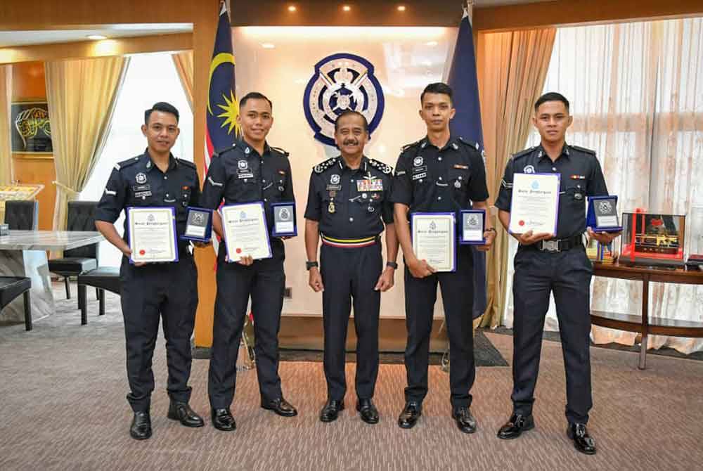 Pengalaman bertemu dengan Ketua Polis Negara di pejabat beliau antara pengalaman tidak dapat dilupakan bagi empat anggota polis.