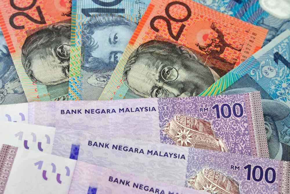 Pada 9.01 pagi ini, ringgit susut kepada 4.7350/7410 berbanding dolar AS daripada 4.7320/7370 pada akhir Rabu. Foto 123RF