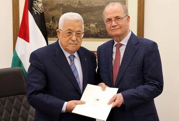 Mahmoud Abbas ketika melantik Mohammad Mustafa sebagai Perdana Menteri PA di Ramallah. - Foto REUTERS